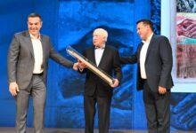 Photo of Заев и Ципрас му дадоа награда за мир „Преспа“ на поранешниот медијатор Метју Нимиц