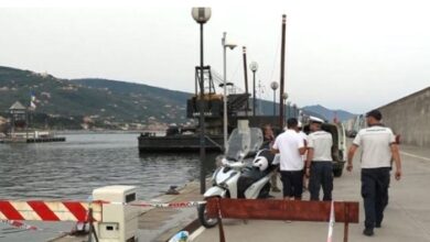 Photo of Семејство со три деца во Италија со автомобил слетало во море, лекарите се борат за животите на мајката и синот