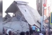 Photo of (ВИДЕО) Се урна трикатница во Истанбул – Седум повредени лица се извлечени од урнатините 