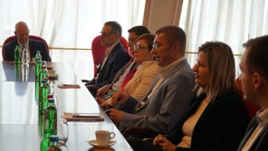 Photo of Мицкоски сѐ уште молчи за можните финансиски малверзации на министерката Божиновска