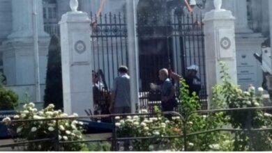 Photo of Почна враќањето на оградата околу Владата