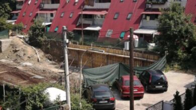 Photo of (ФОТО) Пензионерскиот дом во Чаир почна да се лизга во соседната дивоградба, ги спасува „инвеститорот“