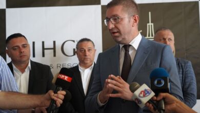 Photo of Синдикалниот лидер работел за опозицијата и имал фалс диплома. “Сакам среќни работници и измачени сопственици” се исповедаше  премиерот.