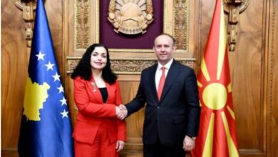 Photo of Инцидент на скопскиот аеродром – обезбедувањето на Гаши се заканувало на вработени во ТАВ и турнал полицаец оти косовската претседателка сакала да помине без скениран телефон