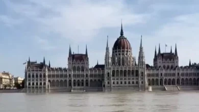 Photo of (ФОТО+ВИДЕО) Унгарија се подготвува за поплави: Дунав се излеа од коритото и стигна до зградата на парламентот