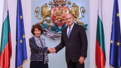 Photo of Советник на Радев: Ако државник од соседната земја доаѓа во Бугарија да пие кафе, треба ли да го истакнеме неговото знаме?