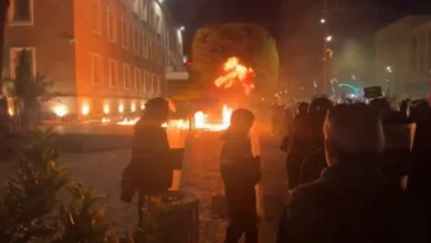 Photo of На протестот на опозицијата во Тирана без говори но тензично со фрлање молотови коктели кон владата и други институции