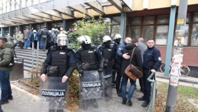 Photo of Опозициски пратеници и советници ја блокираа зградата на судот во Нови Сад