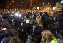 Photo of Протест пред обвинителството во Нови Сад: Граѓаните бараат ослободување на активистите