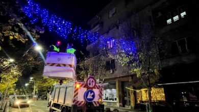 Photo of (ГАЛЕРИЈА) Герасимовски: Започна новогодишното украсување, Центар е прва општина што украсува