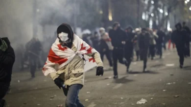 Photo of Демонстрантите и полицијата синоќа се судрија пред грузискиот Парламент