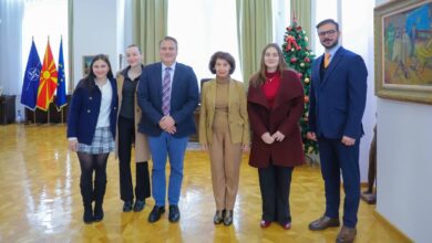 Photo of Претседателката Сиљановска-Давкова оствари средба со Стојан Николов, потпретседател на Обединетата македонска дијаспора