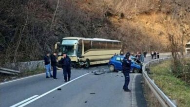 Photo of Сообраќајка на патот Краљево – Рашка – се судрија автомобил и автобус полн со деца.