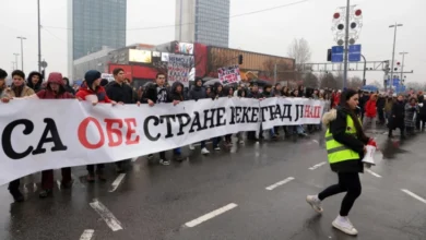 Photo of Видео: Инцидент во Нов Белград: Со автомобил влетала во насобраните граѓани и удрила студентка