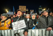 Photo of „Словачка не е Русија“ – Протести во Братислава и другите словачки градови