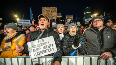 Photo of „Словачка не е Русија“ – Протести во Братислава и другите словачки градови