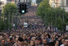 Photo of „Да застанеме пред нашите деца“ – масовни протести во Србија, но и во српската дијаспора