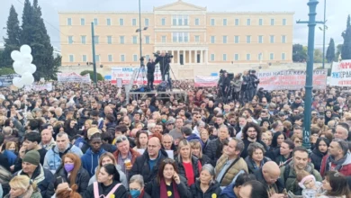 Photo of ГАЛЕРИЈА: Масовен протест во Атина за двегодишнината од железничката несреќa