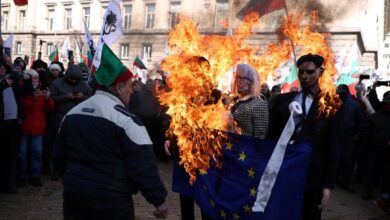 Photo of (ГАЛЕРИЈА) Фотографии од денешните бурни протести во Софија