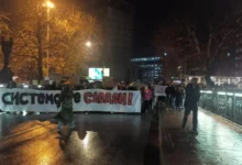 Photo of „Вие сте херои“ и аплауз за медицинските работници од учесниците на протестот