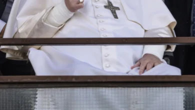 Photo of Папата Франциск отпуштен од болница и се појави во јавноста прв пат по пет недели