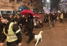 Photo of Во живо: Убијци убијци нема да ви помине, скандираа пред парламентот учесниците не вечерашните  протести