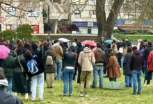 Photo of Со едночасовен молк во скопскиот Градски парк стотина млади оддадоа почит на загинатите во пожарот во Кочани