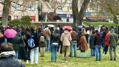 Photo of Со едночасовен молк во скопскиот Градски парк стотина млади оддадоа почит на загинатите во пожарот во Кочани