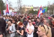 Photo of Главниот протест во Белград сепак ќе се одржи пред српскиот парламент – на „Славија“ ќе биде поставена бина