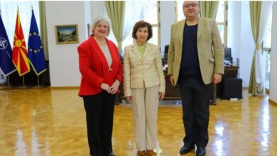 Photo of Претставници од Државен Архив на средба со Сиљановска: Се жалат за протекување на кровот, но и локацијата!