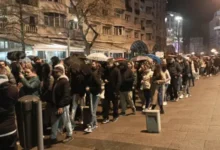 Photo of Видео: Свирежи до Владата и Собранието, 16-минутен молк за жртвите од трагедијата во Кочани