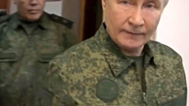 Photo of Портпаролот на Кремљ објасни зошто Путин се појавил во воена униформа