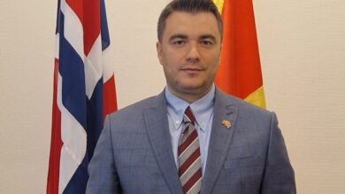 Photo of Полицијата го барала дома за Кочани – Македонскиот амбасадор во Осло им порача „Се враќам дома со првиот авион“