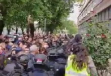 Photo of Откако полицијата употреби бибер-спреј за да растера група студенти и граѓани – Нови инциденти и утрово пред суд во Нови Сад