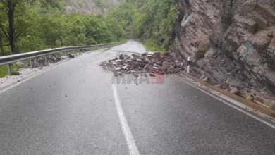 Photo of Се препорачува многу внимателно возење во Дебарско поради одрони на патиштата