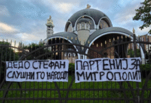 Photo of „Дедо Стефан, слушни го народот“ – верници оставија порака на Соборна