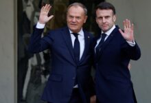 Photo of Туск ги нарече „срам“ лидерите што му аплаудираа на Путин на парадата
