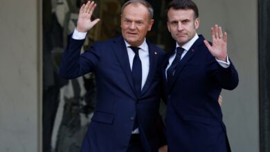 Photo of Туск ги нарече „срам“ лидерите што му аплаудираа на Путин на парадата