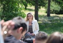 Photo of Каранфилова Пановска: Европа е реална можност за подобар живот, но земјава е ставена во авто блокада