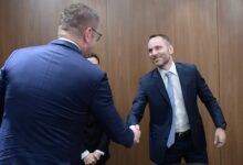 Photo of Крис Павловски му донел на Мицковски милијардер од Италија -трговец со крипто валути. се пофали премиерот