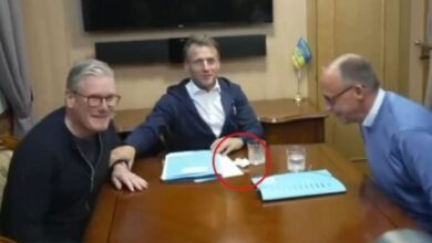 Photo of (ВИДЕО) Захарова го обвини Макрон дека криел кокаин во возот за Киев! Париз: На видеото има марамче за дување нос, Москва шири лажни вести