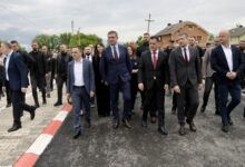 Photo of Свита предводена од Мицковски, Перински градоначалници и пратеници на пуштањето колометар и пол селски пат кај Палатица,Тетовско.