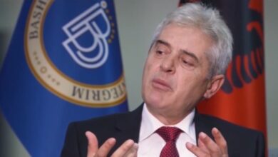 Photo of Владата до Ахмети: Помина времето на политичка шизофренија