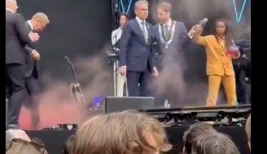Photo of ВИДЕО Полскиот премиер Туск итно евакуиран откако на бината била фрлена димна бомба