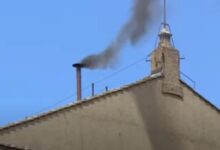 Photo of Црн чад од Систинската капела: Кардиналите сè уште не избрале нов папа