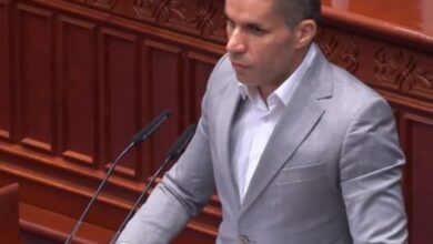 Photo of Николовски до Трипуновски: Ќе останат ли земјоделците без зелена нафта, а учениците без мерката „здрав оброк“?
