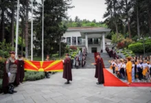 Photo of Церемонија на свечено менување на државното знаме во Кабинетот на претседателката Сиљановска-Давкова во присуство на основци од Скопје