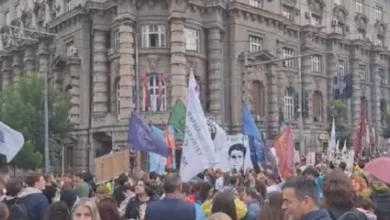 Photo of Протест пред Владата на Србија: Професорите поднесоа барање за распишување избори