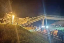 Photo of Седум загинати и 30 повредени во железничка несреќа во Русија поради уривање на мост