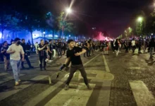 Photo of Насилства низ Париз по победата на ПСЖ во Лигата на шампиони, Херцог го осуди вандализмот врз еврејските институции